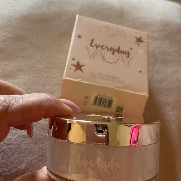 Ciate London Everyday Vacay Coconut Setting Powder - Picture 8 of 12